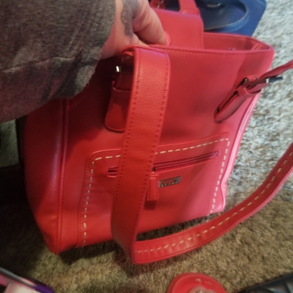 Red guess purse - Picture 3 of 4